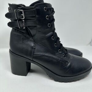 Steve Madden Chunky Platform Ankle Heel Boots Size 11M. Y2K Stylish Lace Up